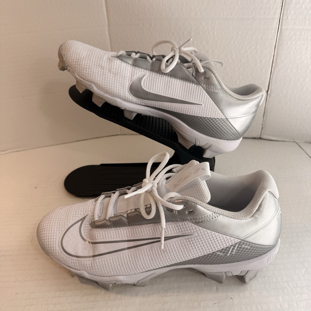 Men's 9.5 Nike Cleats Vapor White Silver Football DA5088-102 Men